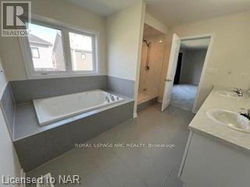 76 Sunflower Crescent Crescent, Thorold (562 - Hurricane/Merrittville), ON - Indoor Photo Showing Bathroom