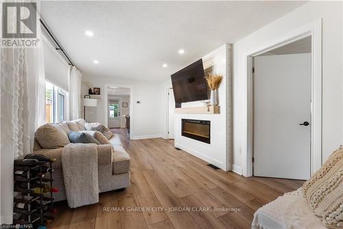 28 Elberta Street, St. Catharines (445 - Facer), ON - Indoor Photo Showing Living Room With Fireplace