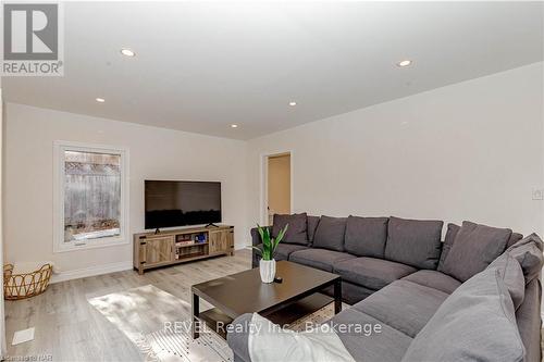 293 Four Mile Creek Road, Niagara-On-The-Lake (105 - St. Davids), ON - Indoor Photo Showing Living Room