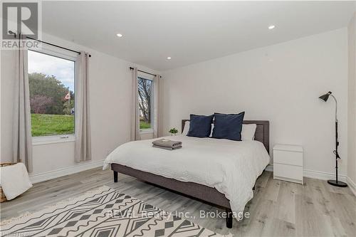 293 Four Mile Creek Road, Niagara-On-The-Lake (105 - St. Davids), ON - Indoor Photo Showing Bedroom