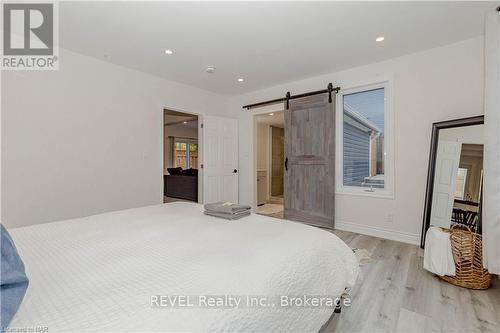 293 Four Mile Creek Road, Niagara-On-The-Lake (105 - St. Davids), ON - Indoor Photo Showing Bedroom