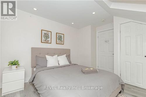 293 Four Mile Creek Road, Niagara-On-The-Lake (105 - St. Davids), ON - Indoor Photo Showing Bedroom