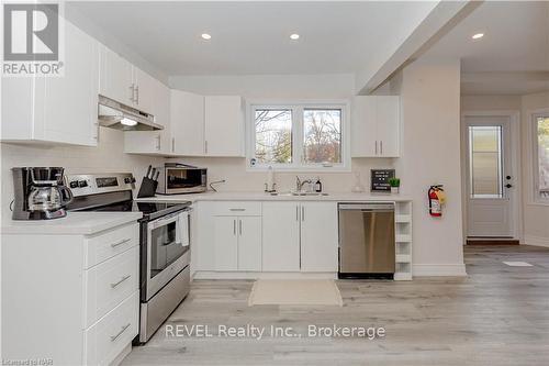 293 Four Mile Creek Road, Niagara-On-The-Lake (105 - St. Davids), ON - Indoor Photo Showing Kitchen