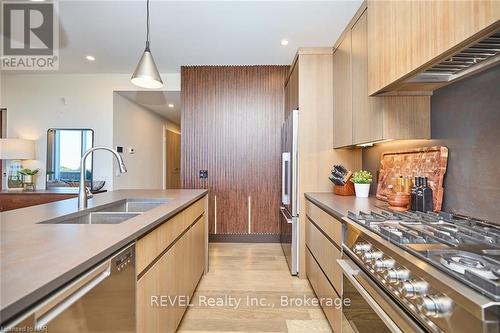 604 - 57 Lakeport Road, St. Catharines (438 - Port Dalhousie), ON - Indoor Photo Showing Kitchen With Double Sink With Upgraded Kitchen