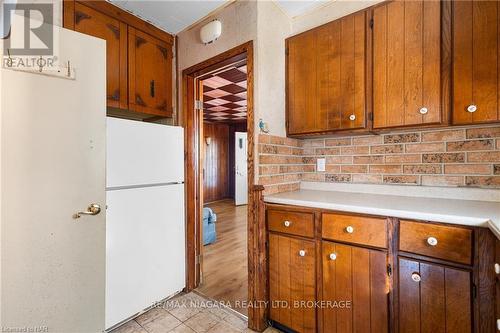 487 Crescent Road, Fort Erie (334 - Crescent Park), ON - Indoor Photo Showing Kitchen