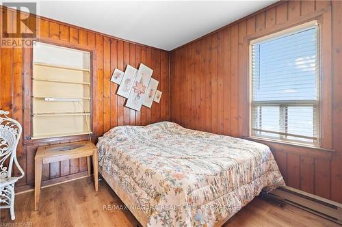 487 Crescent Road, Fort Erie (334 - Crescent Park), ON - Indoor Photo Showing Bedroom