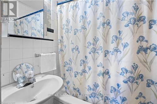 487 Crescent Road, Fort Erie (334 - Crescent Park), ON - Indoor Photo Showing Bathroom