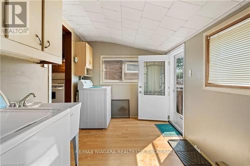 487 Crescent Road, Fort Erie (334 - Crescent Park), ON - Indoor Photo Showing Laundry Room