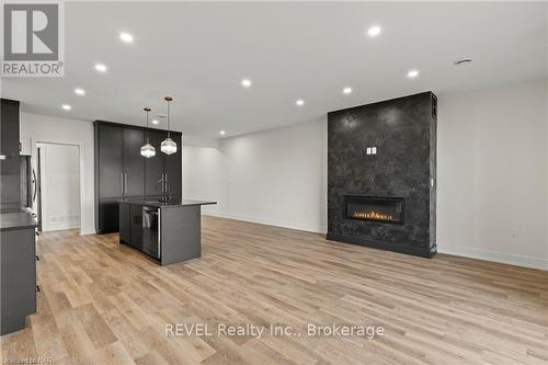 97 Port Robinson Road, Pelham (662 - Fonthill), ON - Indoor With Fireplace