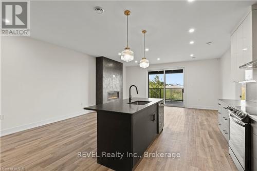 97 Port Robinson Road, Pelham (662 - Fonthill), ON - Indoor Photo Showing Kitchen With Upgraded Kitchen