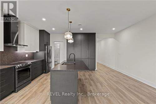 97 Port Robinson Road, Pelham (662 - Fonthill), ON - Indoor Photo Showing Kitchen With Upgraded Kitchen