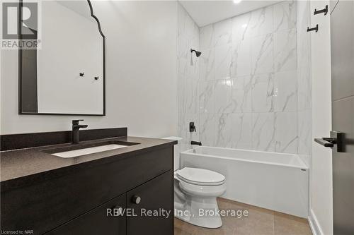 97 Port Robinson Road, Pelham (662 - Fonthill), ON - Indoor Photo Showing Bathroom