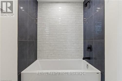 97 Port Robinson Road, Pelham (662 - Fonthill), ON -  Photo Showing Bathroom