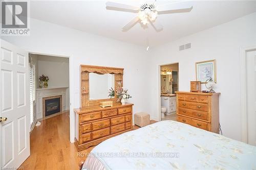 10 - 8142 Costabile Drive, Niagara Falls (213 - Ascot), ON - Indoor Photo Showing Bedroom