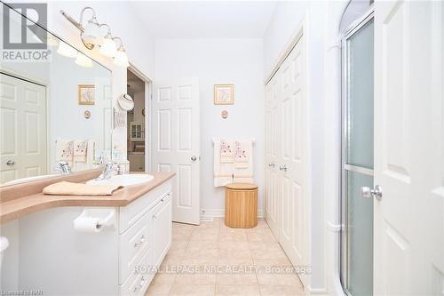 10 - 8142 Costabile Drive, Niagara Falls (213 - Ascot), ON - Indoor Photo Showing Bathroom