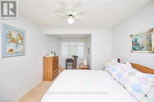 10 - 8142 Costabile Drive, Niagara Falls (213 - Ascot), ON - Indoor Photo Showing Bedroom