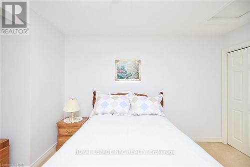 10 - 8142 Costabile Drive, Niagara Falls (213 - Ascot), ON - Indoor Photo Showing Bedroom