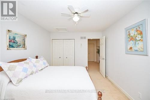 10 - 8142 Costabile Drive, Niagara Falls (213 - Ascot), ON - Indoor Photo Showing Bedroom