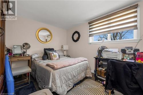 3815 Mathewson Avenue, Fort Erie (337 - Crystal Beach), ON - Indoor Photo Showing Bedroom