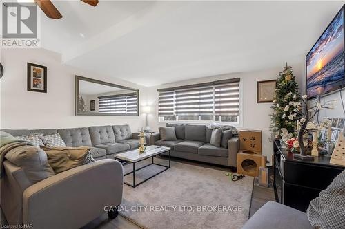 3815 Mathewson Avenue, Fort Erie (337 - Crystal Beach), ON - Indoor Photo Showing Living Room