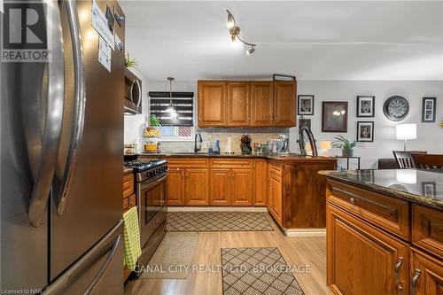 3815 Mathewson Avenue, Fort Erie (337 - Crystal Beach), ON - Indoor Photo Showing Kitchen