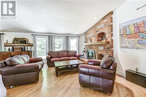 4905 Mapleview Crescent Crescent, Port Colborne (874 - Sherkston), ON - Indoor Photo Showing Living Room With Fireplace