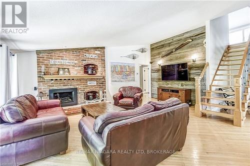 4905 Mapleview Crescent Crescent, Port Colborne (874 - Sherkston), ON - Indoor Photo Showing Living Room With Fireplace