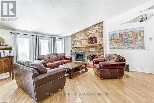 4905 Mapleview Crescent Crescent, Port Colborne (874 - Sherkston), ON - Indoor Photo Showing Living Room With Fireplace