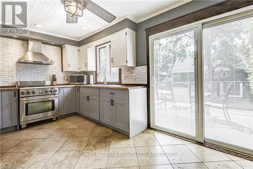 4905 Mapleview Crescent Crescent, Port Colborne (874 - Sherkston), ON - Indoor Photo Showing Kitchen