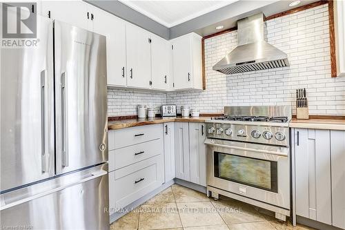 4905 Mapleview Crescent Crescent, Port Colborne (874 - Sherkston), ON - Indoor Photo Showing Kitchen With Stainless Steel Kitchen With Upgraded Kitchen