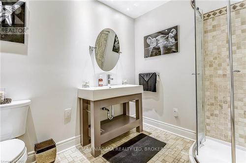 4905 Mapleview Crescent Crescent, Port Colborne (874 - Sherkston), ON - Indoor Photo Showing Bathroom