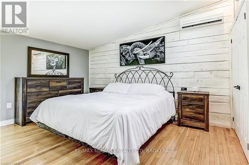 4905 Mapleview Crescent Crescent, Port Colborne (874 - Sherkston), ON - Indoor Photo Showing Bedroom