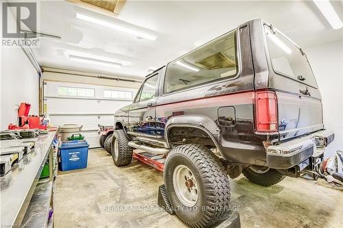 4905 Mapleview Crescent Crescent, Port Colborne (874 - Sherkston), ON - Indoor Photo Showing Garage