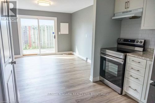 15 - 8646 Willoughby Drive, Niagara Falls (223 - Chippawa), ON - Indoor Photo Showing Kitchen