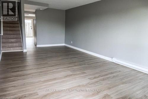 15 - 8646 Willoughby Drive, Niagara Falls (223 - Chippawa), ON - Indoor Photo Showing Other Room