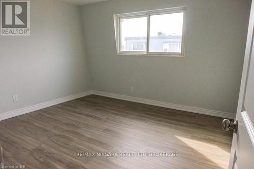 15 - 8646 Willoughby Drive, Niagara Falls (223 - Chippawa), ON - Indoor Photo Showing Other Room