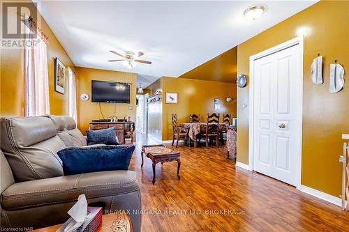 14 Jennifer Crescent, St. Catharines (444 - Carlton/Bunting), ON - Indoor Photo Showing Living Room