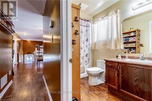 14 Jennifer Crescent, St. Catharines (444 - Carlton/Bunting), ON - Indoor Photo Showing Bathroom