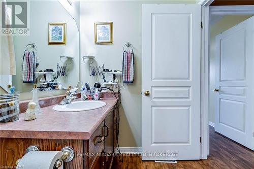 14 Jennifer Crescent, St. Catharines (444 - Carlton/Bunting), ON - Indoor Photo Showing Bathroom