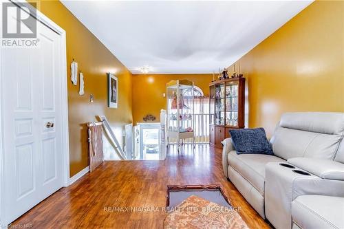 14 Jennifer Crescent, St. Catharines (444 - Carlton/Bunting), ON - Indoor Photo Showing Living Room