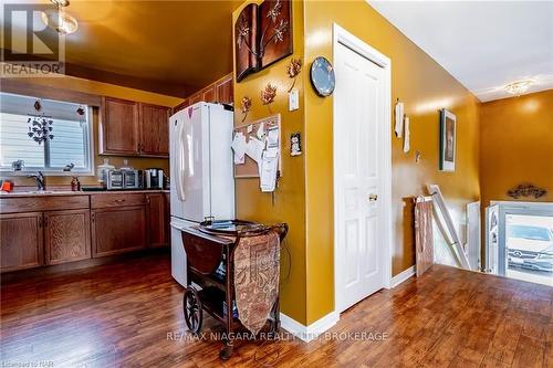 14 Jennifer Crescent, St. Catharines (444 - Carlton/Bunting), ON - Indoor Photo Showing Kitchen