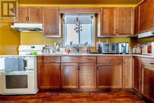 14 Jennifer Crescent, St. Catharines (444 - Carlton/Bunting), ON - Indoor Photo Showing Kitchen