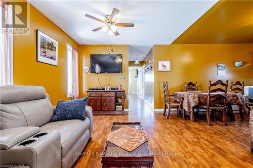 14 Jennifer Crescent, St. Catharines (444 - Carlton/Bunting), ON - Indoor Photo Showing Living Room