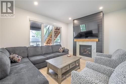 3709 Ryan Avenue, Fort Erie (337 - Crystal Beach), ON - Indoor Photo Showing Living Room With Fireplace