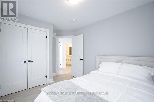 3709 Ryan Avenue, Fort Erie (337 - Crystal Beach), ON - Indoor Photo Showing Bedroom