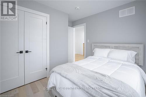 3709 Ryan Avenue, Fort Erie (337 - Crystal Beach), ON - Indoor Photo Showing Bedroom