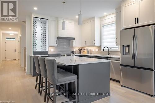 3709 Ryan Avenue, Fort Erie (337 - Crystal Beach), ON - Indoor Photo Showing Kitchen With Stainless Steel Kitchen With Upgraded Kitchen