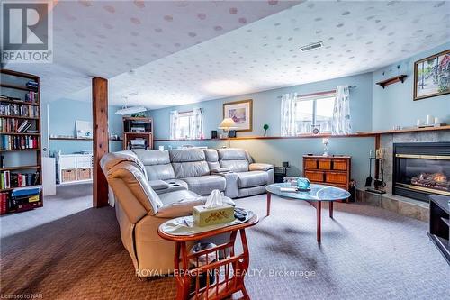 19 Windle Village Crescent, Thorold (556 - Allanburg/Thorold South), ON - Indoor Photo Showing Living Room With Fireplace