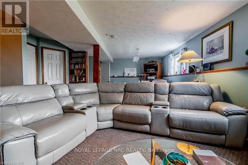 19 Windle Village Crescent, Thorold (556 - Allanburg/Thorold South), ON - Indoor Photo Showing Living Room