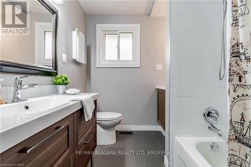 16 Royal Manor Drive, St. Catharines (444 - Carlton/Bunting), ON - Indoor Photo Showing Bathroom